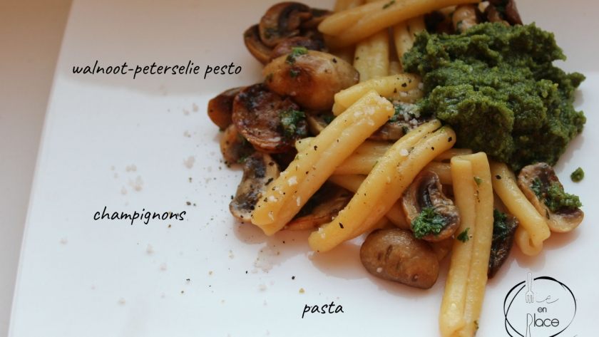 Mie en Place met champignons en walnootpesto