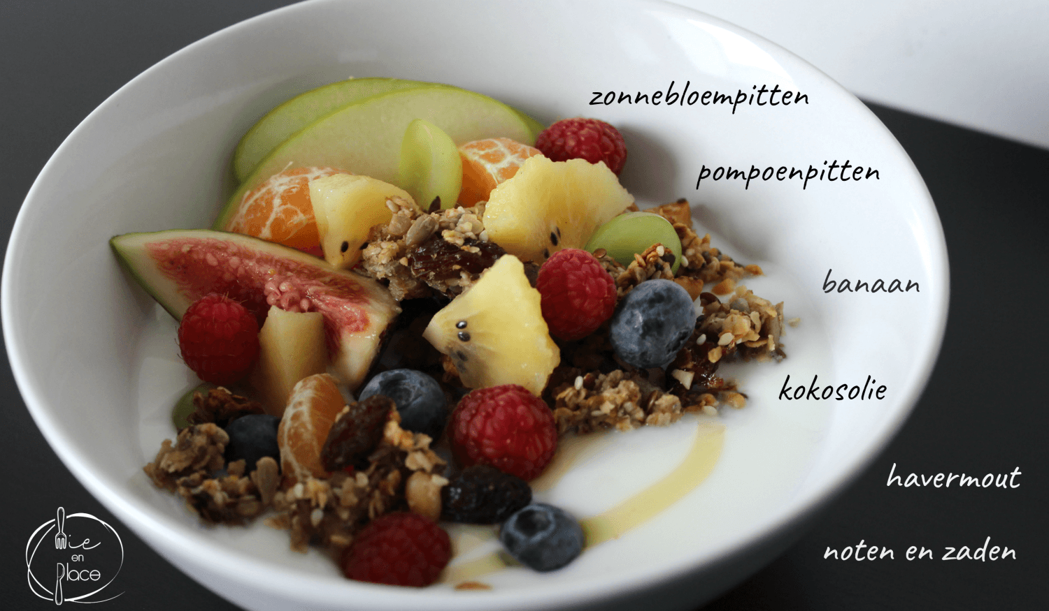 Mie en Place granola met banaan