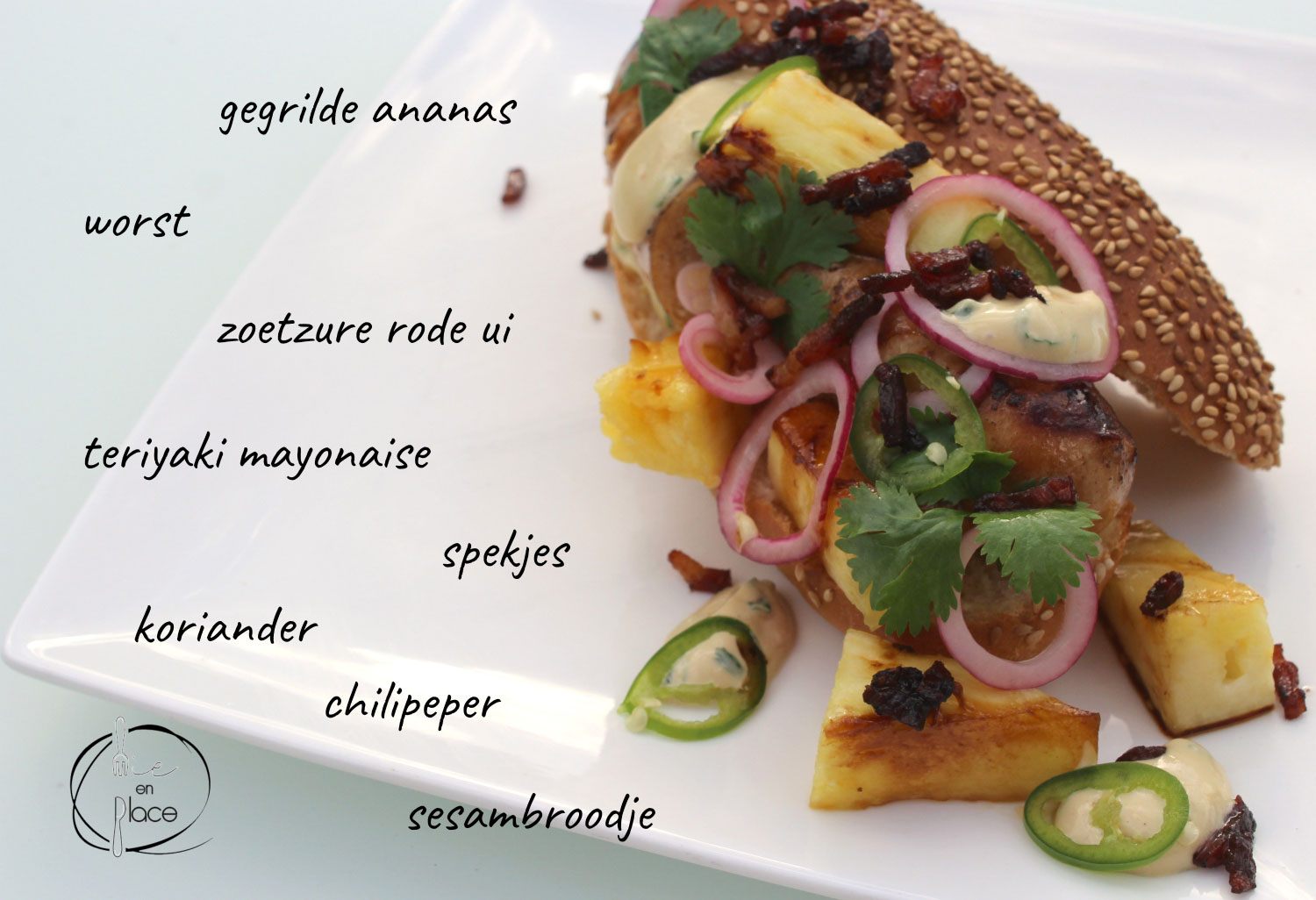 Mie en Place hotdog