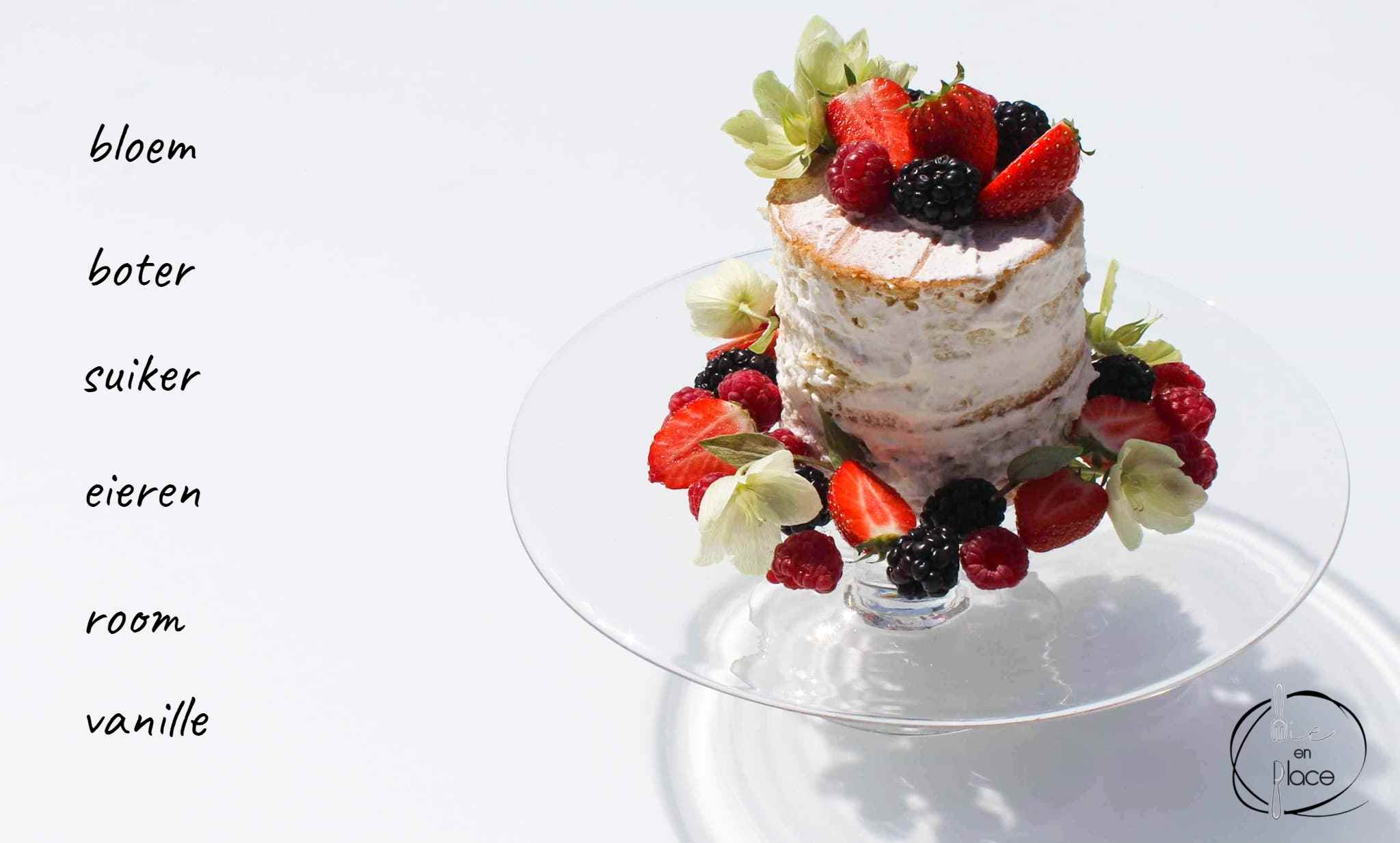 Mie en Place naked cake met aardbeien