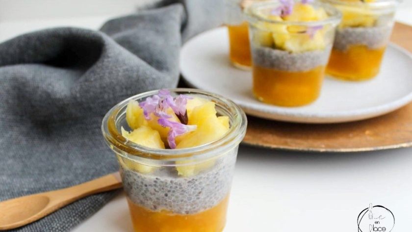Mie en place chiapudding met ananas compote en saliebloempjes
