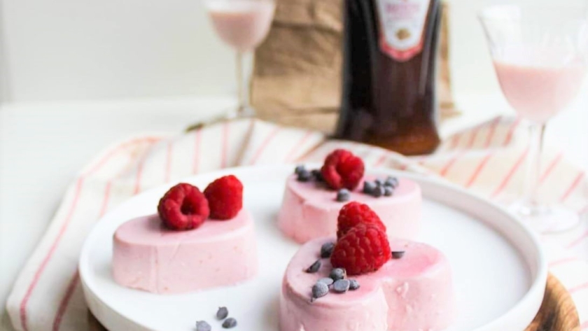 Mie en Place roze panna cotta met Amarula