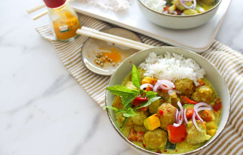 Mie en Place balletjes in currykokos