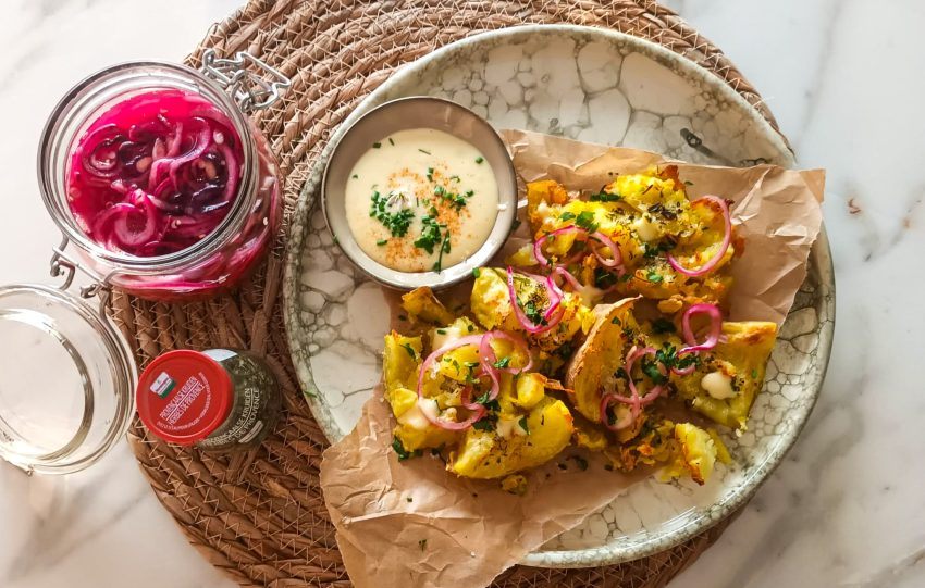 Smashed aardappeltjes uit de oven met daslook en aioli