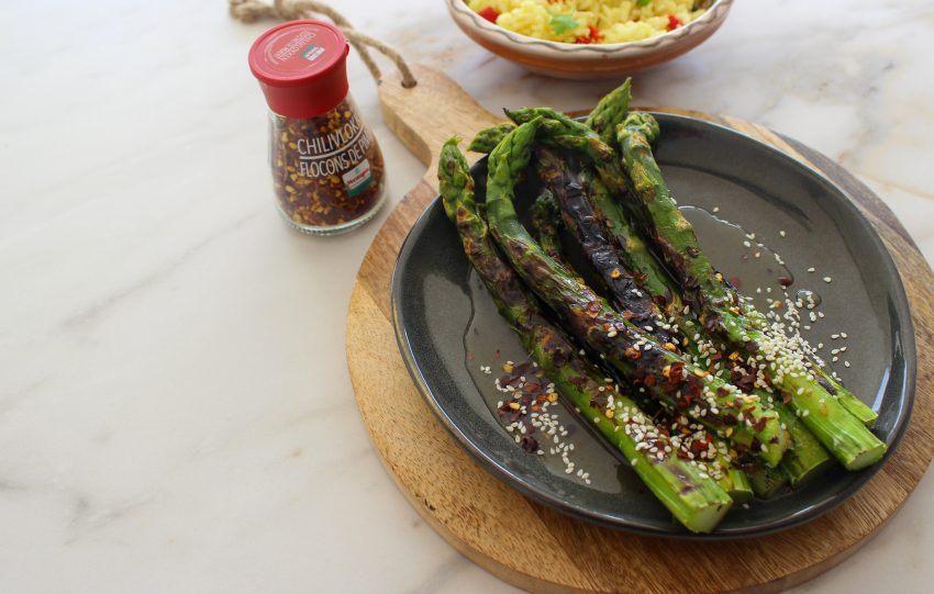Gegrilde asperges met zoet- zure chilidressing